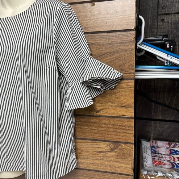 Calvin Klein gray and White Striped Blouse ruffled sleeves size medium - Picture 9 of 9
